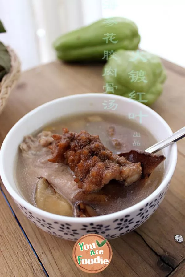 Sea cucumber, flower glue, meat and bone soup