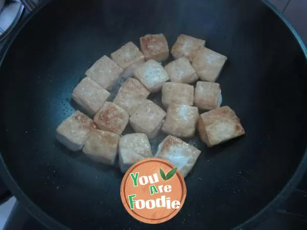 Dry fried tofu