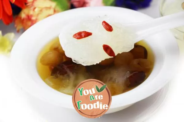 Stewed bird's nest with red dates and Chinese wolfberry