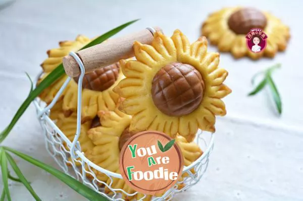 Sunflower-steamed-bun