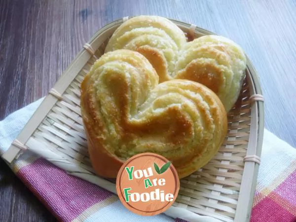 Heart-shaped-coconut-bun