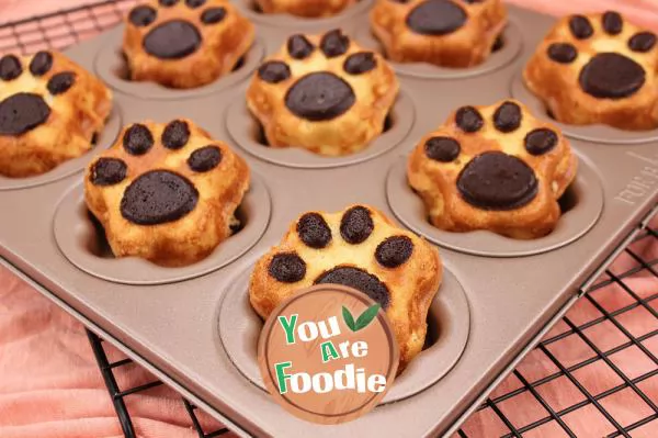 Cat paw cake