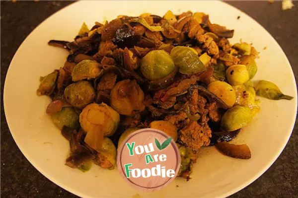 Fried-mutton-with-black-pepper,-scallion-and-cabbage