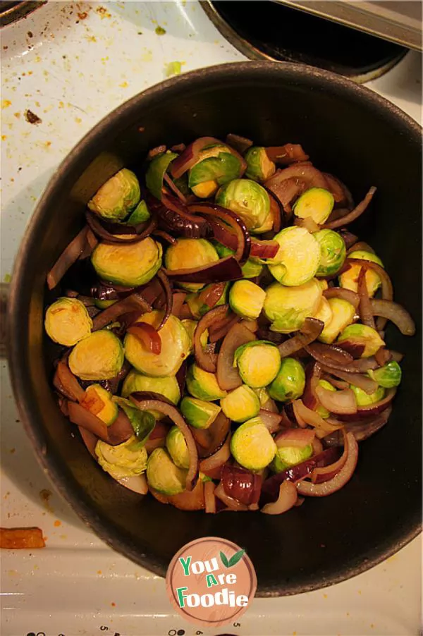 Fried mutton with black pepper, scallion and cabbage