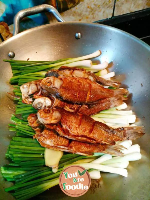 Ningbo roasted crucian carp with Scallion