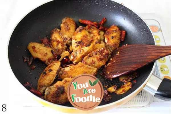 Chicken wings in spicy pot