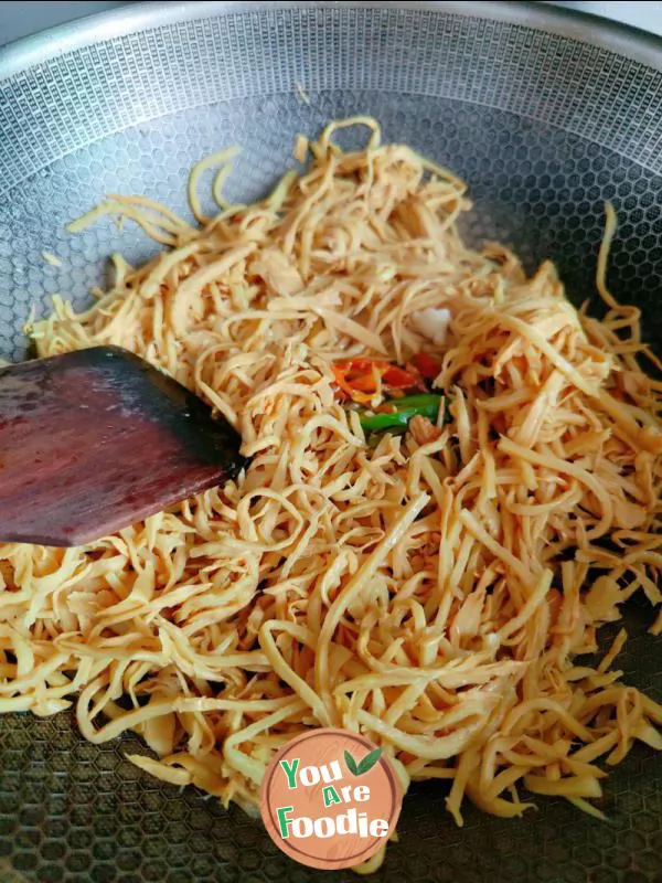 Stir fried shredded bamboo shoots