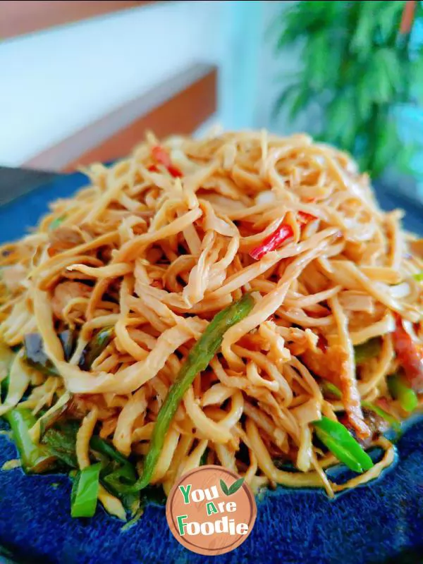 Stir fried shredded bamboo shoots