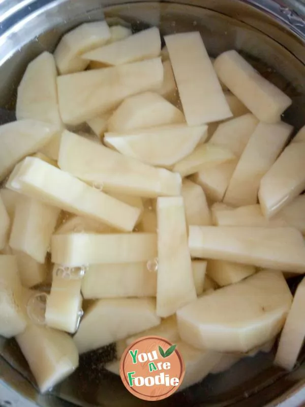 Stewed potato with kelp in casserole