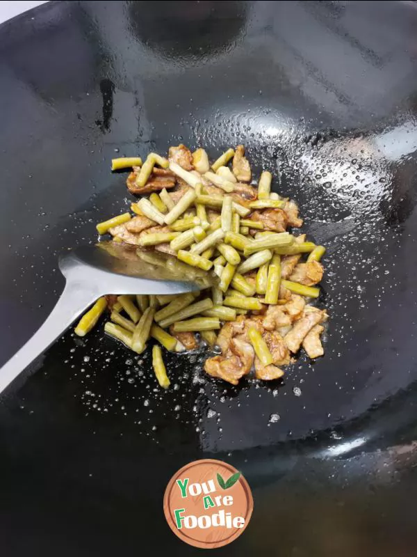 Fried pork with sour beans