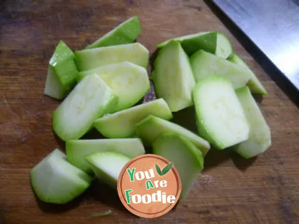 Fried zucchini with virgin fruit