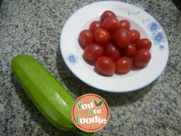 Fried zucchini with virgin fruit