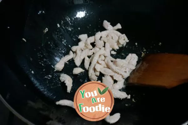 Fried dried beans with shredded chicken and garlic