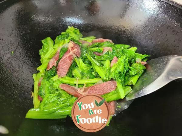 Stir fried Cantonese sausage with lettuce