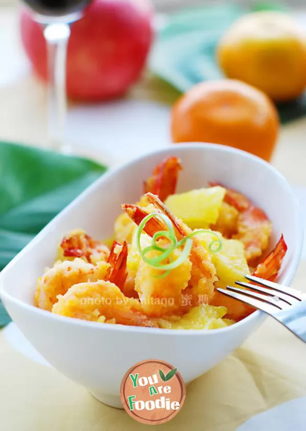 Braised shrimps with pineapple