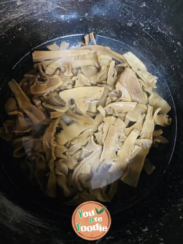 Dried bamboo shoots hot pot with pork trotters