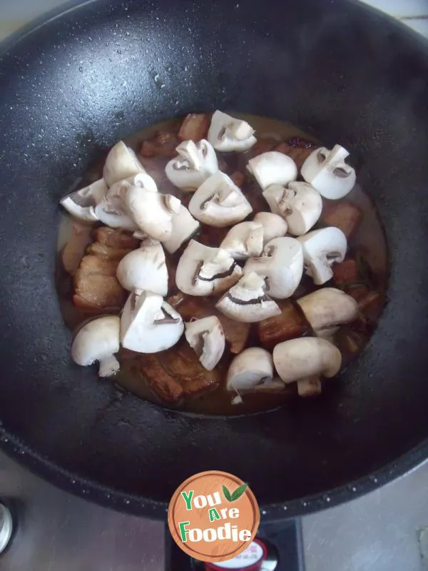 The most energy replenishing home flavor in winter - braised meat with mushrooms