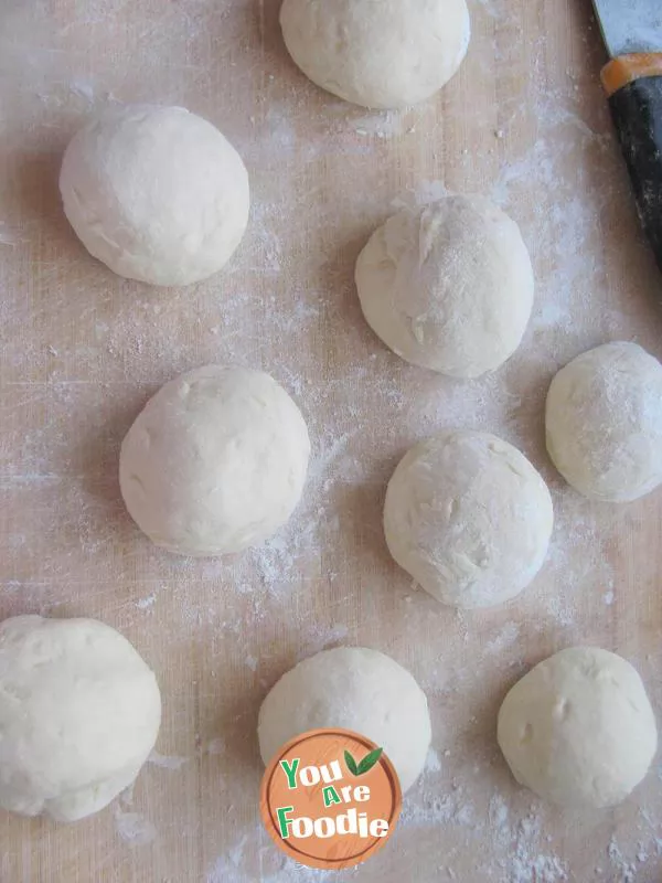 Soft and delicious -- red bean bread with flowers