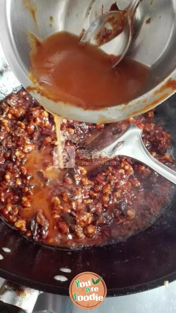 Hazelnut mushroom meat sauce