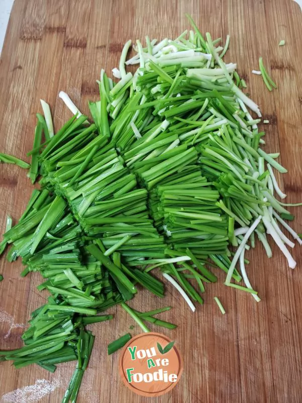 Fried mung bean sprouts with leeks