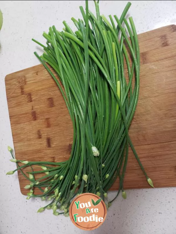 Fried noodles with leek moss and eggs