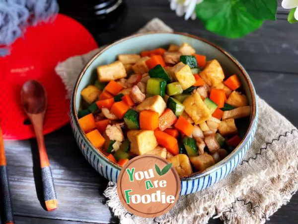 Diced tofu with seasonal vegetables