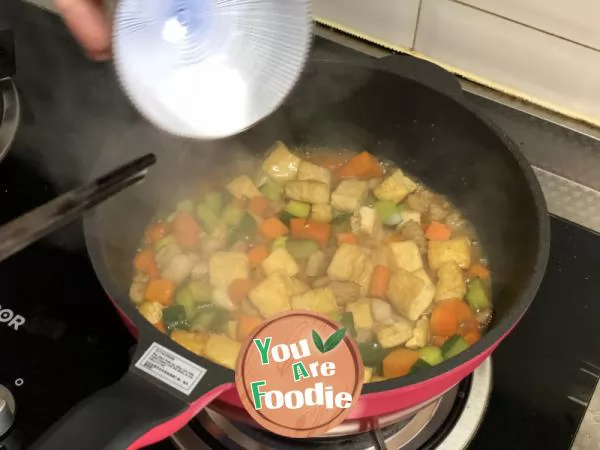 Diced tofu with seasonal vegetables