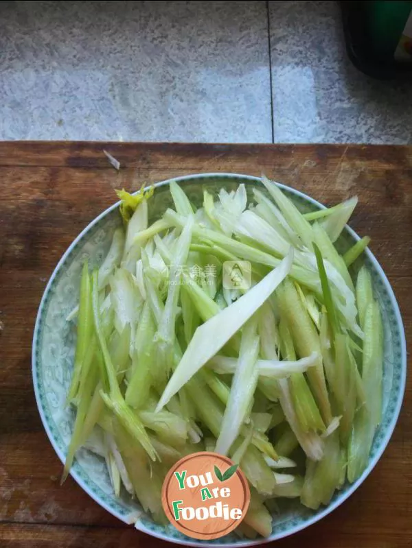 Fried sausage with celery