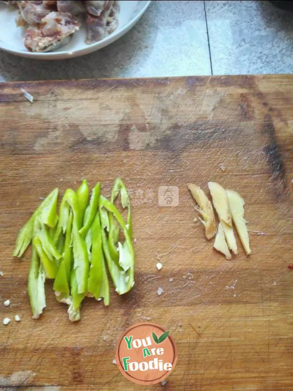 Fried sausage with celery