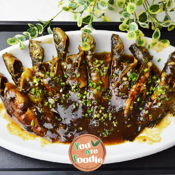 Braised anchovy in brown sauce