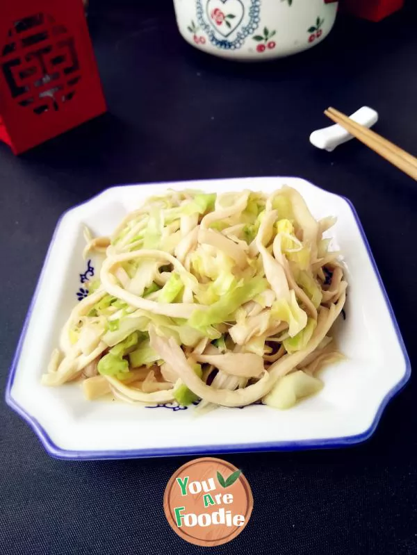 Braised Pleurotus eryngii with cabbage