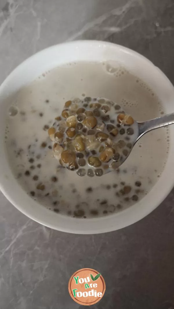 Mung-bean-and-sago-syrup