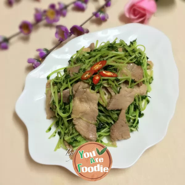 Fried-pork-slices-with-bean-sprouts