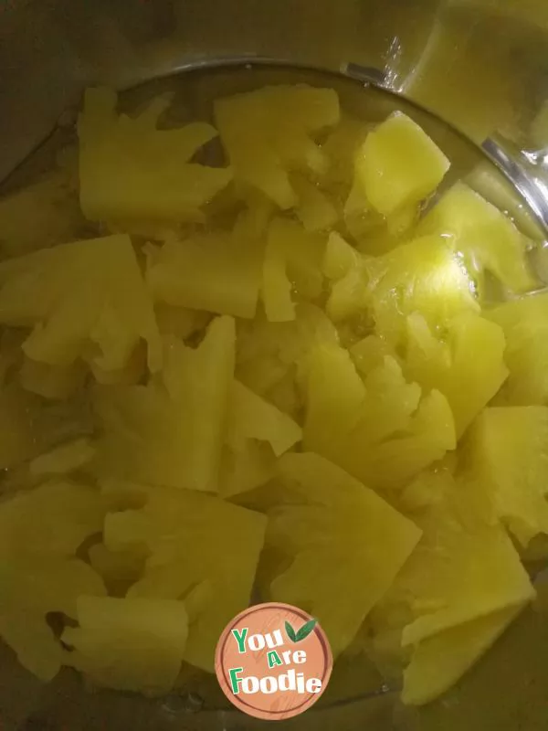 Pineapple-in-syrup