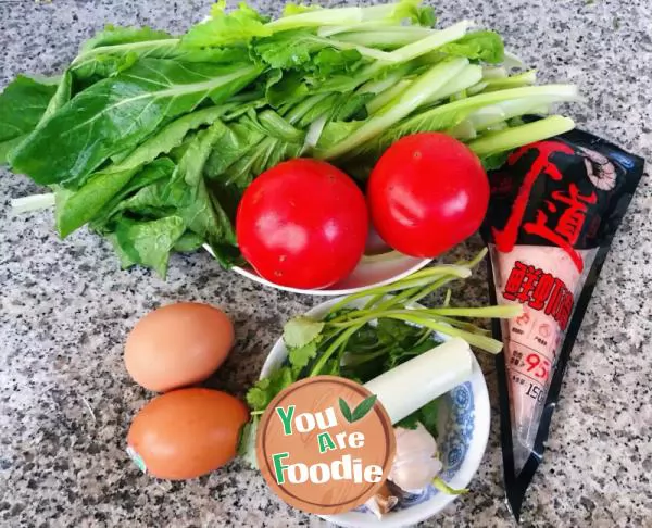 Vegetable noodles with shrimp and egg