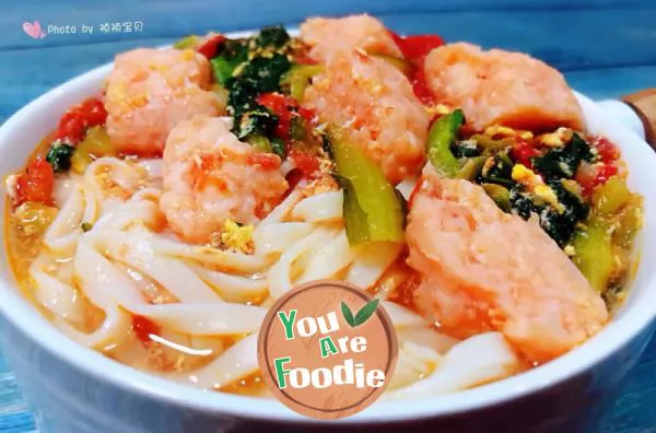 Vegetable noodles with shrimp and egg