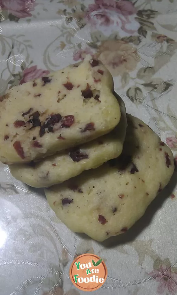 Bakery girl's fake bakery debut Cranberry cookies