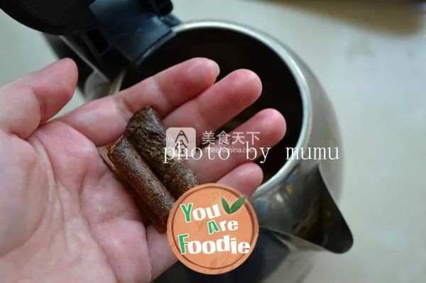 Fresh lotus meat cinnamon tea