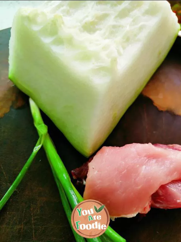 Sliced pork soup with white gourd