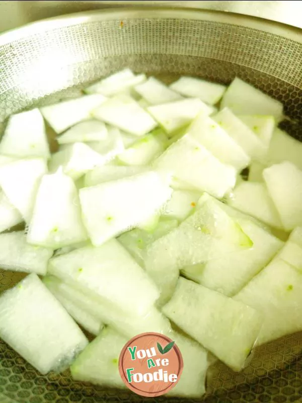 Sliced pork soup with white gourd