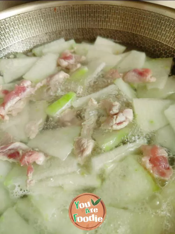 Sliced pork soup with white gourd