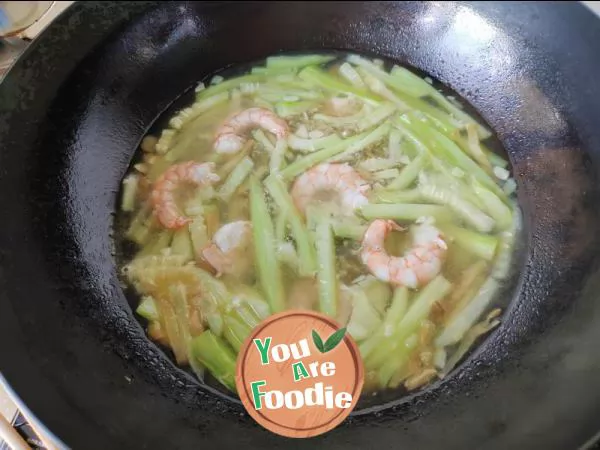 Shrimp, pickled cabbage and loofah soup