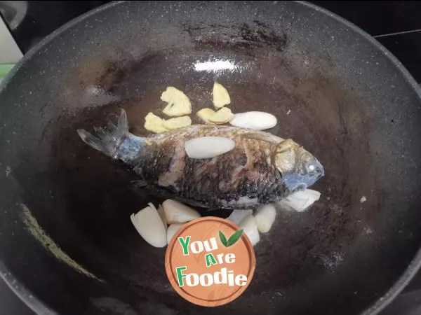 Crucian bean curd soup