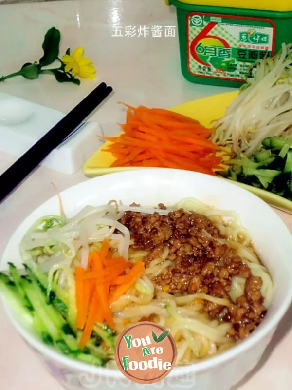 [fried-noodles-with-soy-sauce,-pattern-making]-colorful-fried-noodles-with-soy-sauce