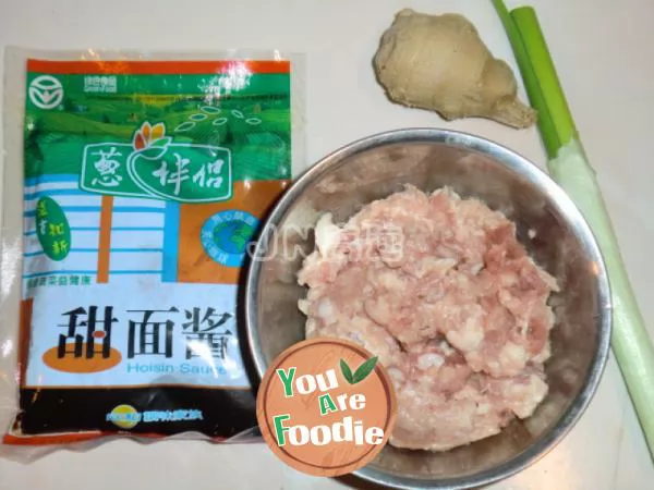 [fried noodles with soy sauce, pattern making] colorful fried noodles with soy sauce