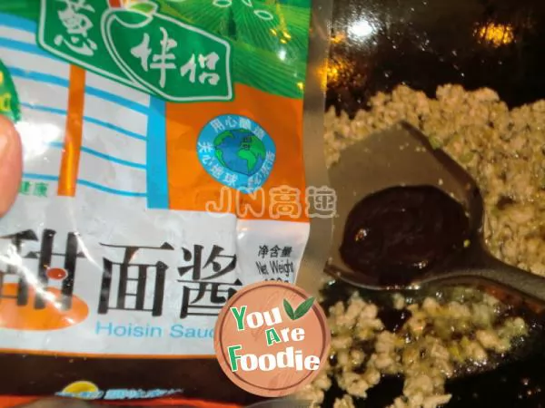 [fried noodles with soy sauce, pattern making] colorful fried noodles with soy sauce