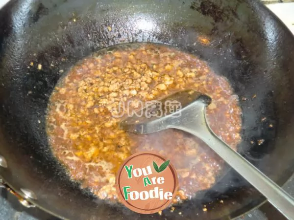 [fried noodles with soy sauce, pattern making] colorful fried noodles with soy sauce