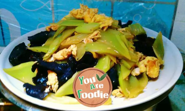 Stir fried with lettuce and agaric