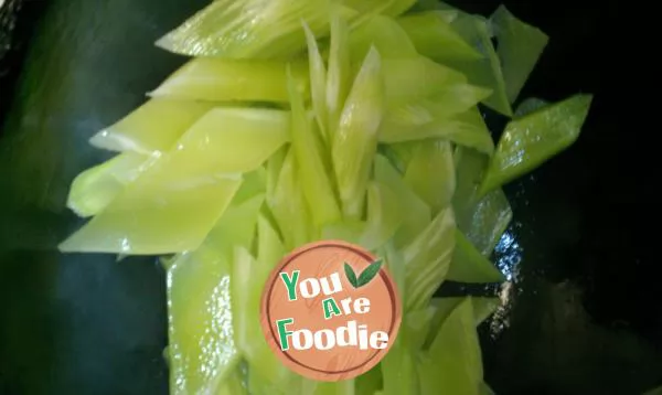 Stir fried with lettuce and agaric