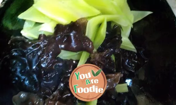 Stir fried with lettuce and agaric